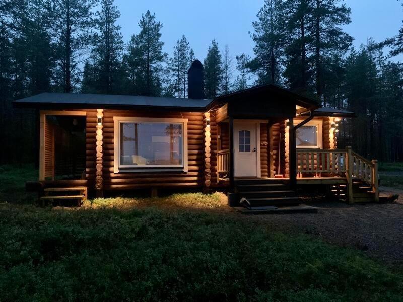 Kaupinmaja, Yllaes, Aekaeslompolo, Lapland - Log Cabin With Lake And Fell Scenery Exterior photo