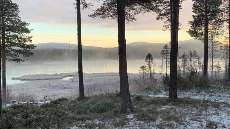 Kaupinmaja, Yllaes, Aekaeslompolo, Lapland - Log Cabin With Lake And Fell Scenery Exterior photo